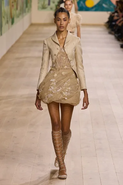 Look 23